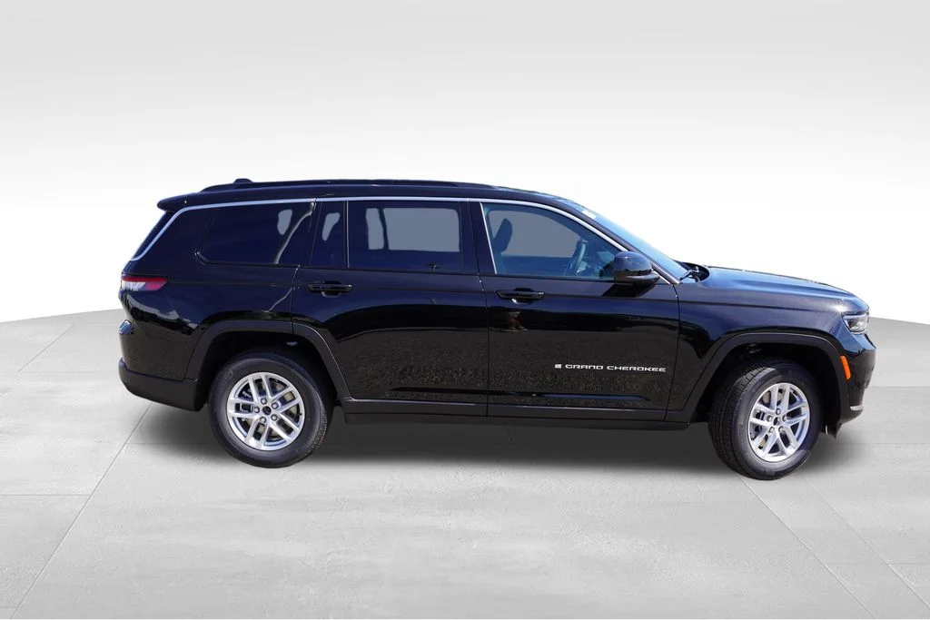 New 2026 Diamond Black Crystal Pearlcoat Jeep Laredo X image 2
