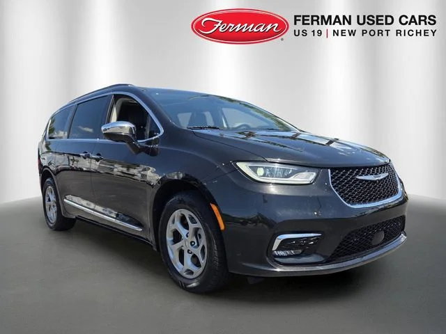 2022 Chrysler Pacifica Limited's photo