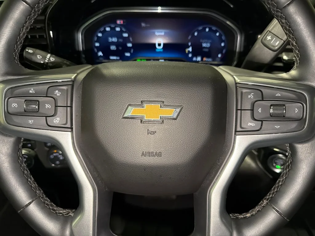 Used 2025 Summit White Chevrolet LT image 26