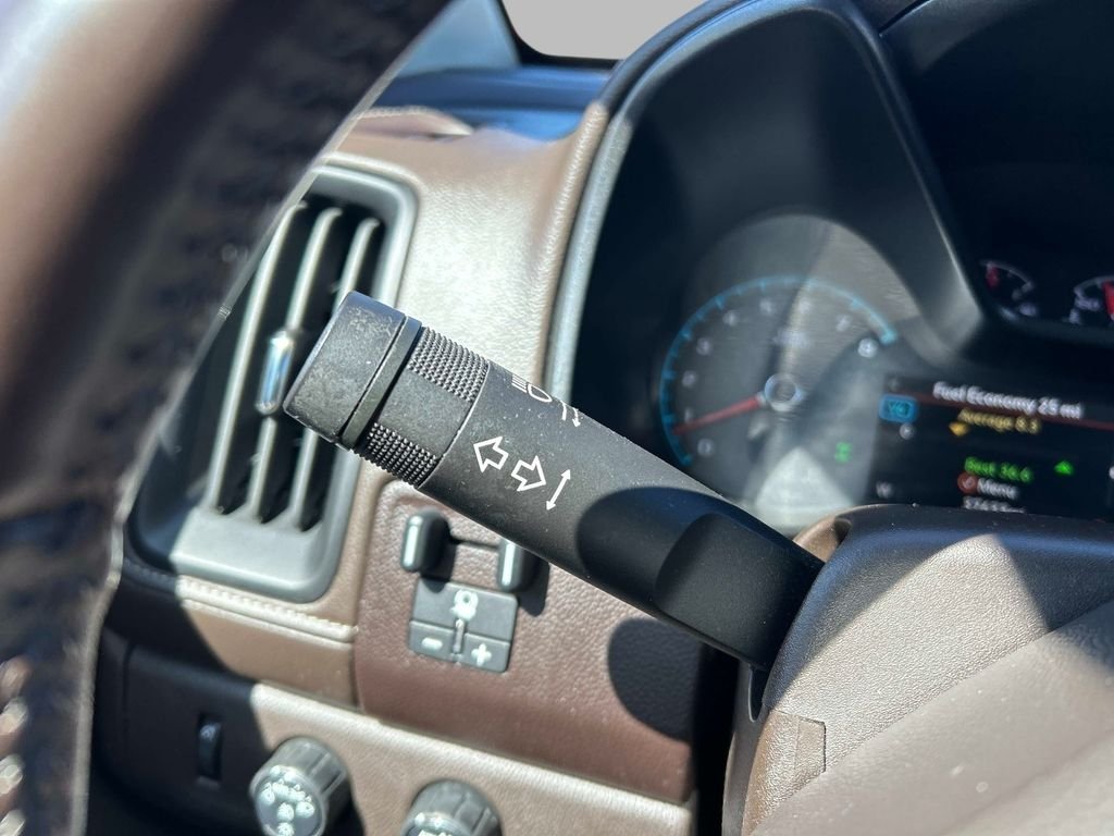 Used 2022 White GMC Denali image 24