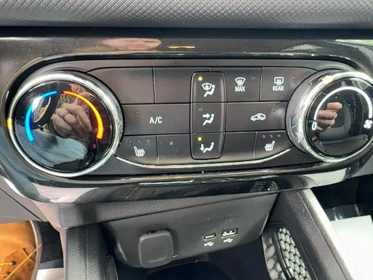 Used 2025 Mosaic Black Metallic Chevrolet LT image 19