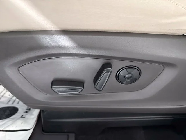 Used 2022 Silver Ford Platinum image 19