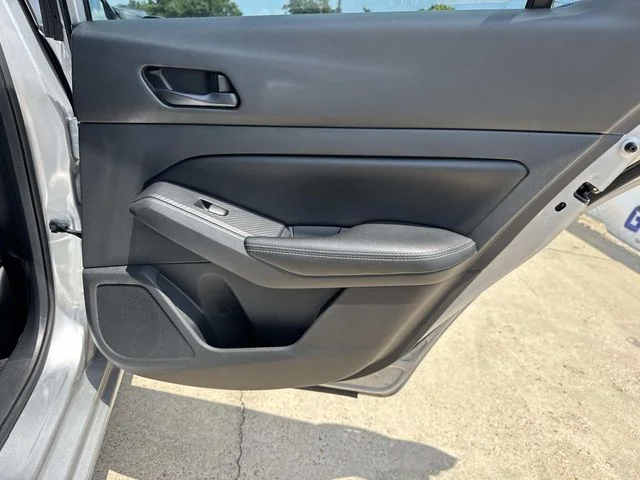 Used 2024 Silver Nissan 2.5 SV image 21