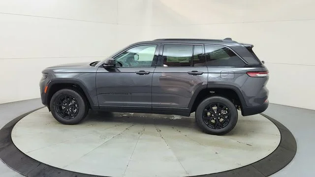 New 2026 Baltic Gray Metallic Clearcoat Jeep Altitude image 6