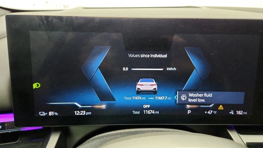Used 2025 Mineral White Metallic BMW xDrive40 w/ M Sport, Premium & Driving Assistance Pro. Packages image 15