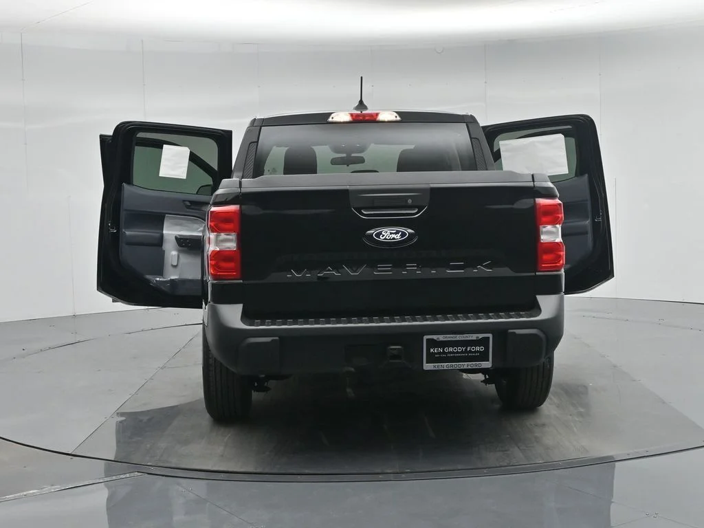 New 2026 Shadow Black Ford XLT image 31