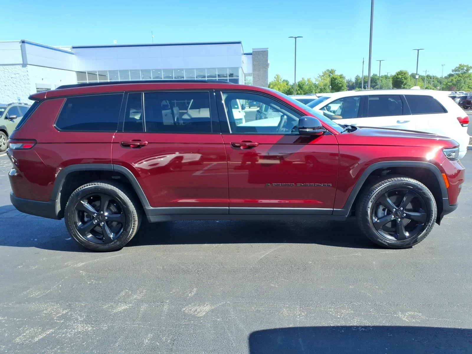 Used 2024 Velvet Red Pearlcoat Jeep Limited image 28