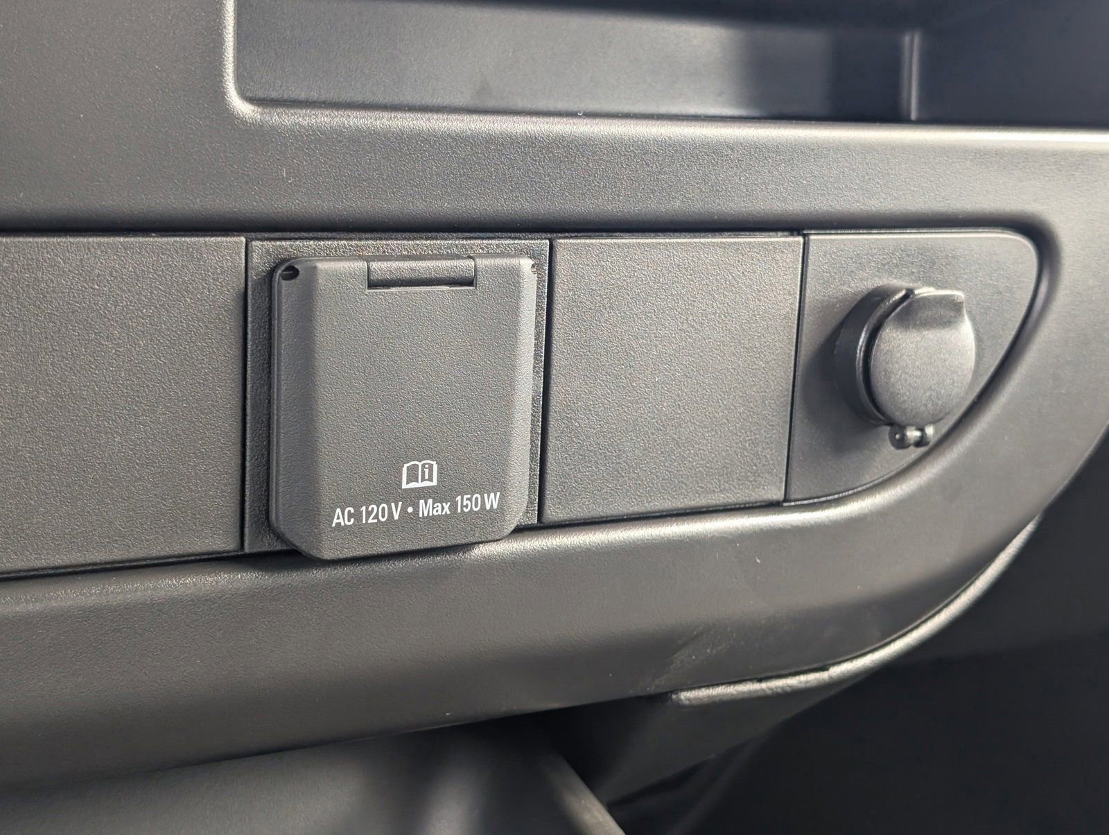 2025 Chevrolet Express Cargo Work Van - Photo 10