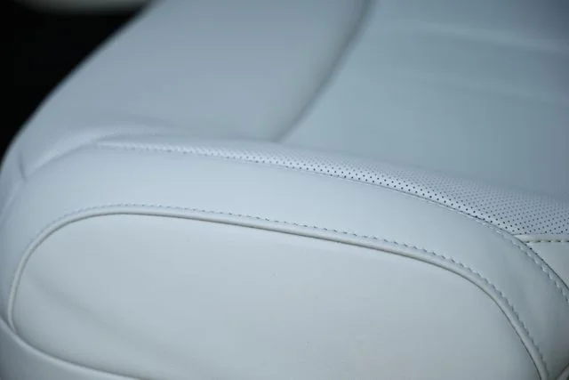 New 2026 Fuji White Land Rover SE 7 Seats image 26