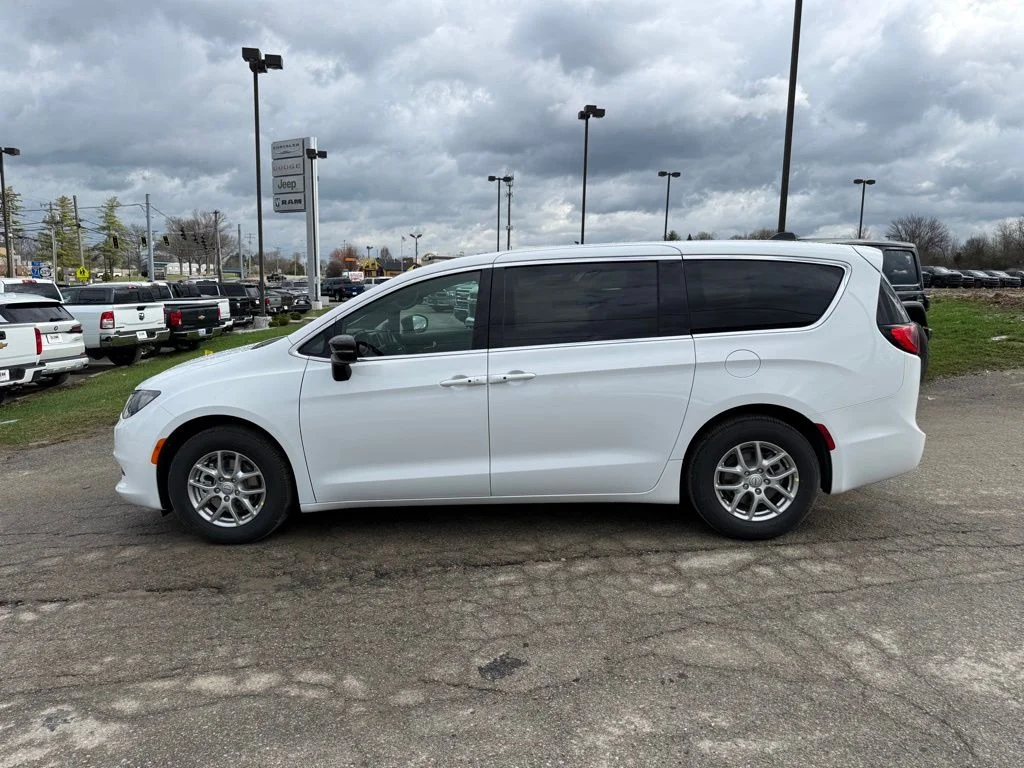 New 2026 Bright White Clear-Coat Exterior Paint Chrysler LX image 9