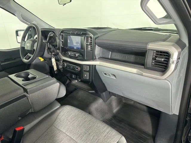 Used 2023  Ford XL image 14