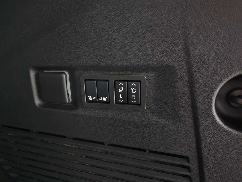 Used 2024 White GMC Denali image 8