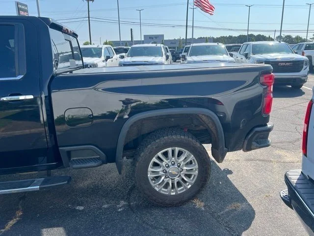 Used 2021 Black Chevrolet High Country image 9