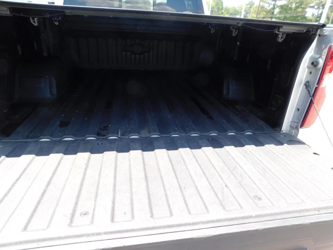 Used 2020 Silver Chevrolet 4WD CREW CAB 147 in LT image 8