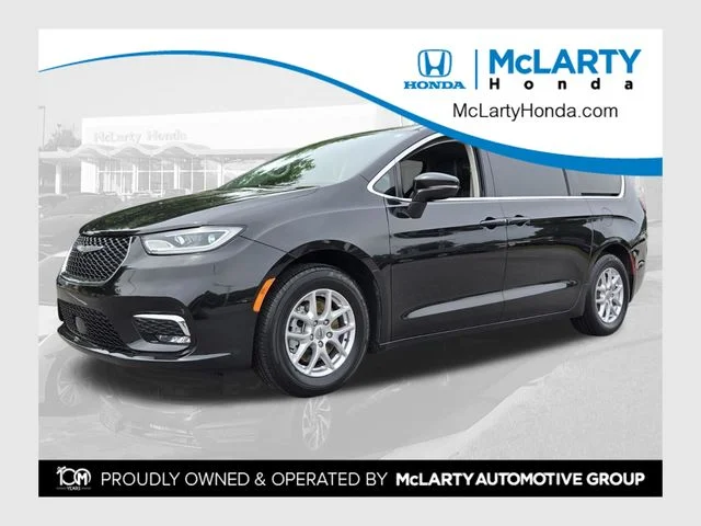 2022 Chrysler Pacifica Touring L's photo