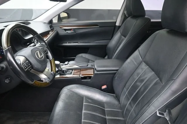 Used 2017 White Lexus 350 image 15