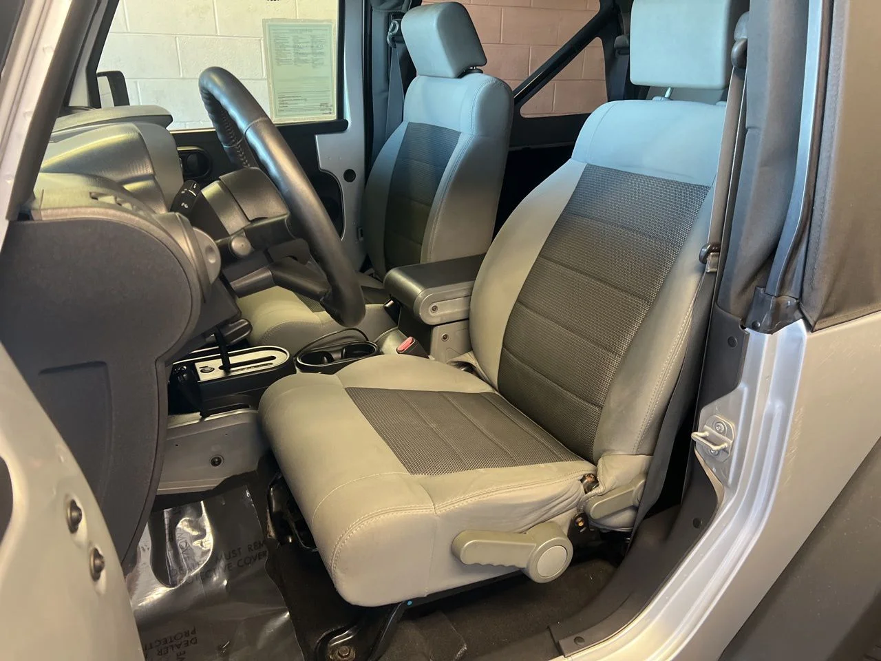 Used 2009 Silver Jeep X image 11