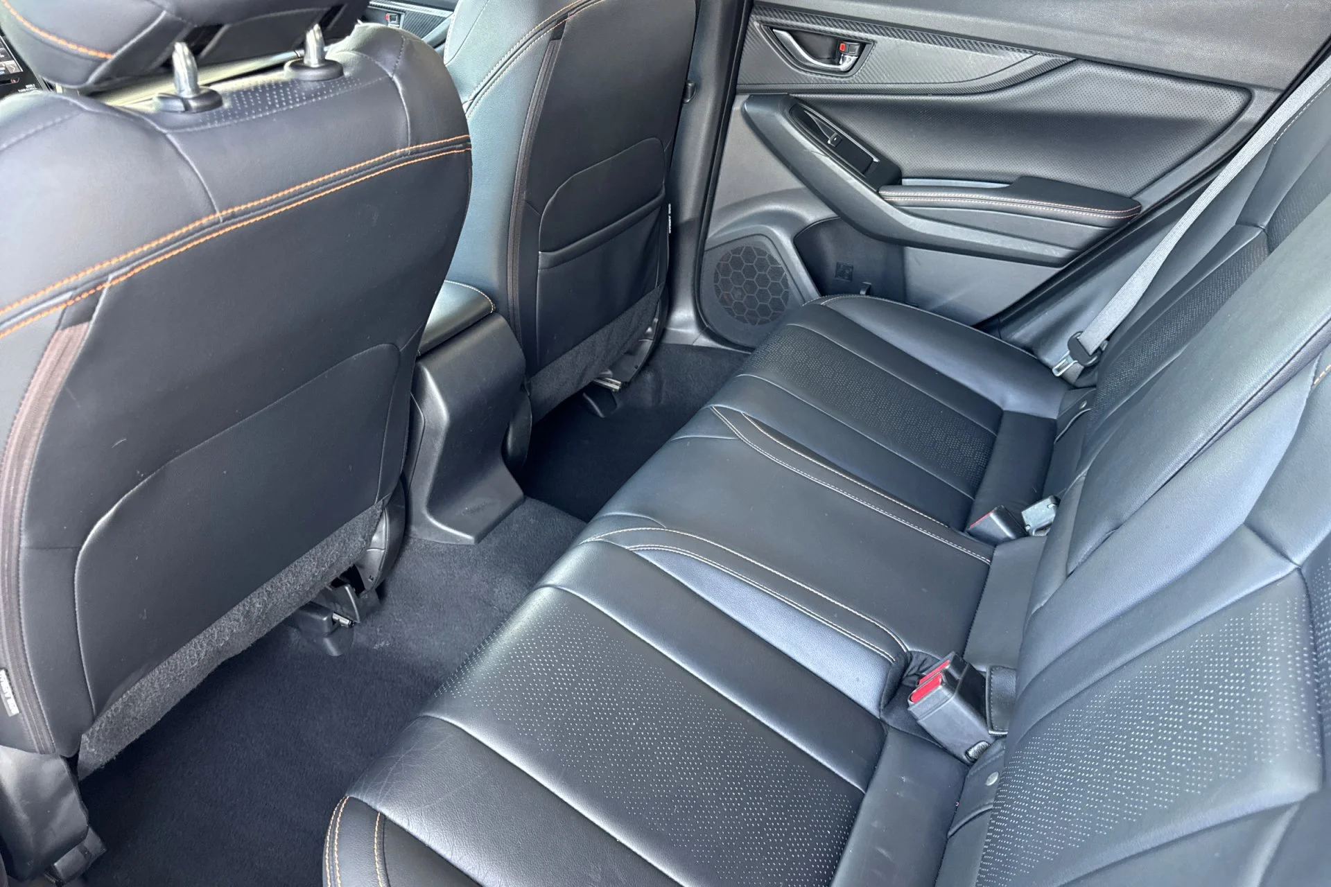 Used 2018 Ice Silver Metallic Subaru 2.0i Limited Sport Utility 4D image 4