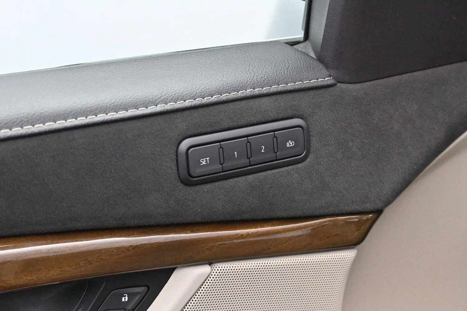 Used 2019 DARK ADRIATIC BLUE METALLIC Cadillac Premium Luxury image 10