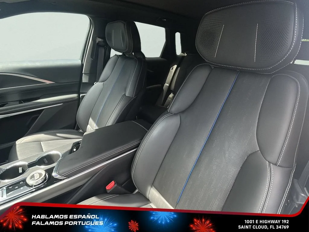 Used 2025 Crystal White Tricoat Cadillac Luxury 3 image 21