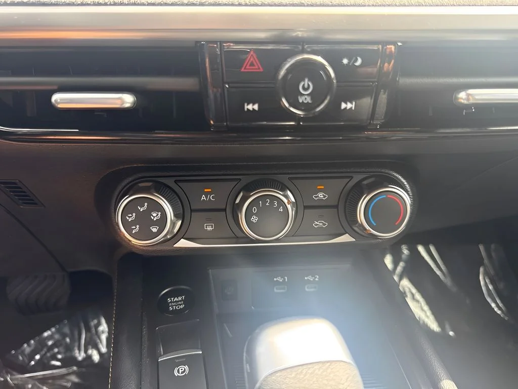 Used 2025 Brown Nissan SV image 11