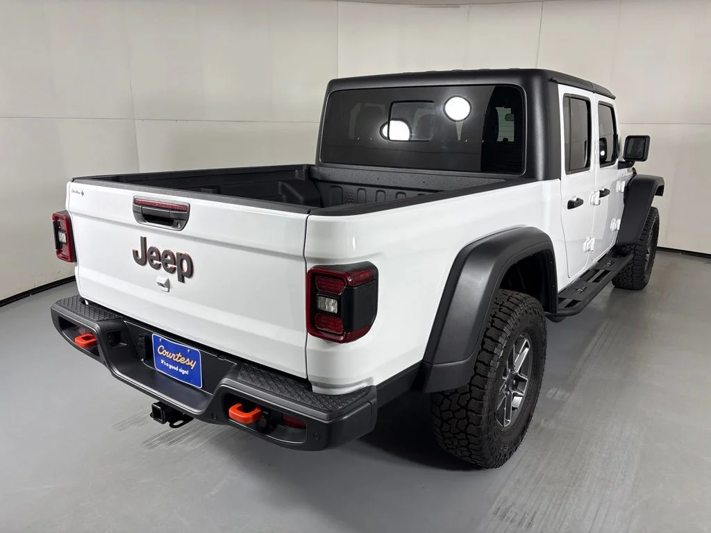 Used 2025 White Jeep Mojave image 8