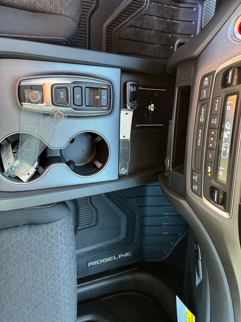 2025 Honda Ridgeline Sport - Photo 17