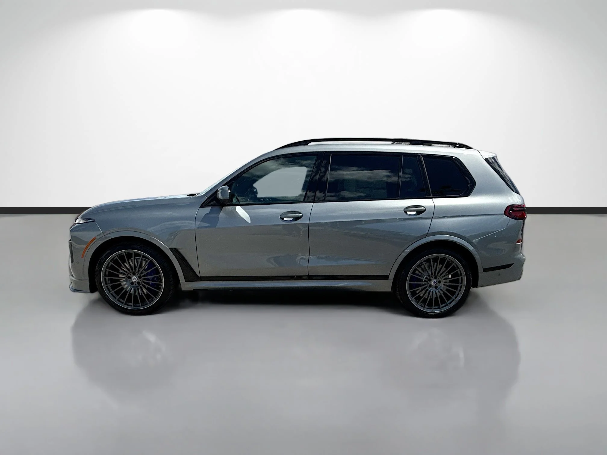 New 2026 Skyscraper Grey Metallic BMW ALPINA XB7 image 6