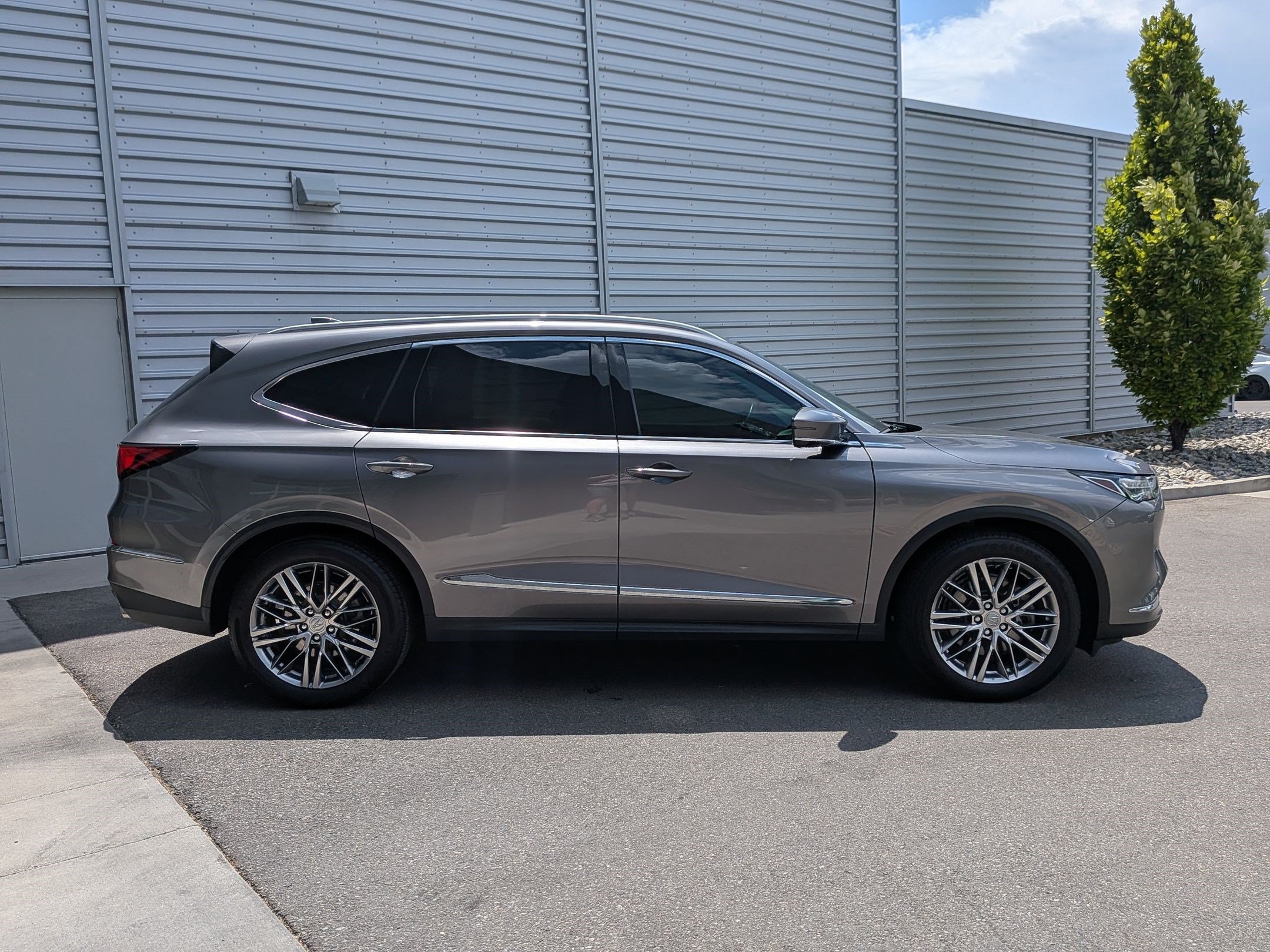 Used 2022 Liquid Carbon Metallic Acura w/Advance Package image 4