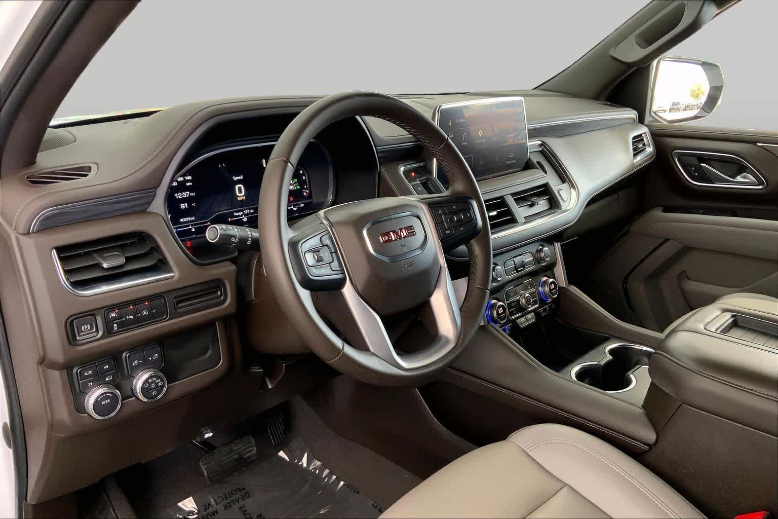 Used 2023 WHITE FROST TRICOAT GMC SLT image 18