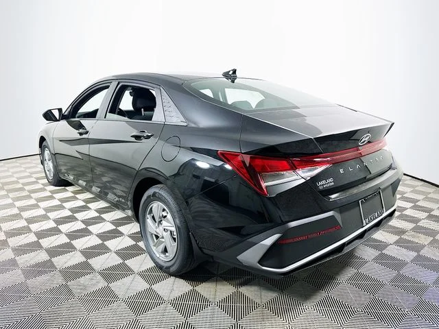 New 2026 Hyundai ELANTRA SE