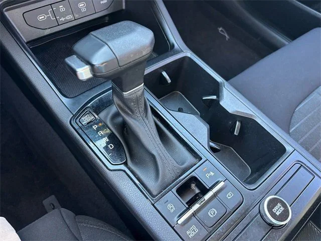 2025 Kia K5 LXS - Photo 19