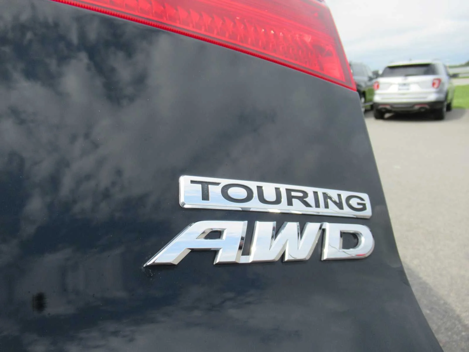 Used 2016 Black Forest Pearl Honda Touring image 21
