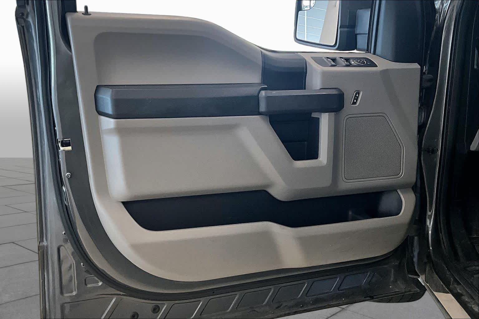 Used 2017 Magnetic Metallic Ford XL image 19