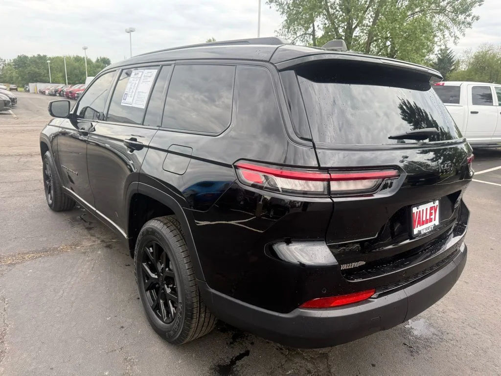 Used 2024 Black Jeep Altitude X image 4