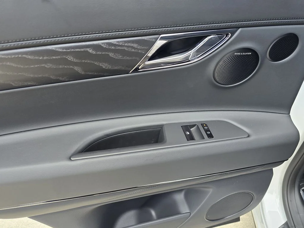 New 2026 White Genesis 3.5T Prestige Black image 13
