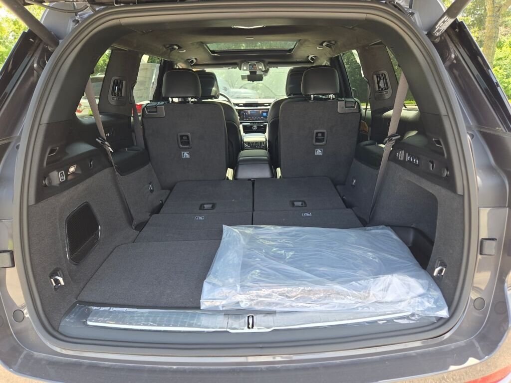 New 2026 Baltic Gray Metallic Clear-Coat Exterior Paint Jeep Summit image 16
