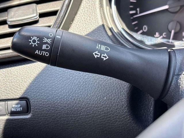 Used 2018 Red Nissan SV image 31
