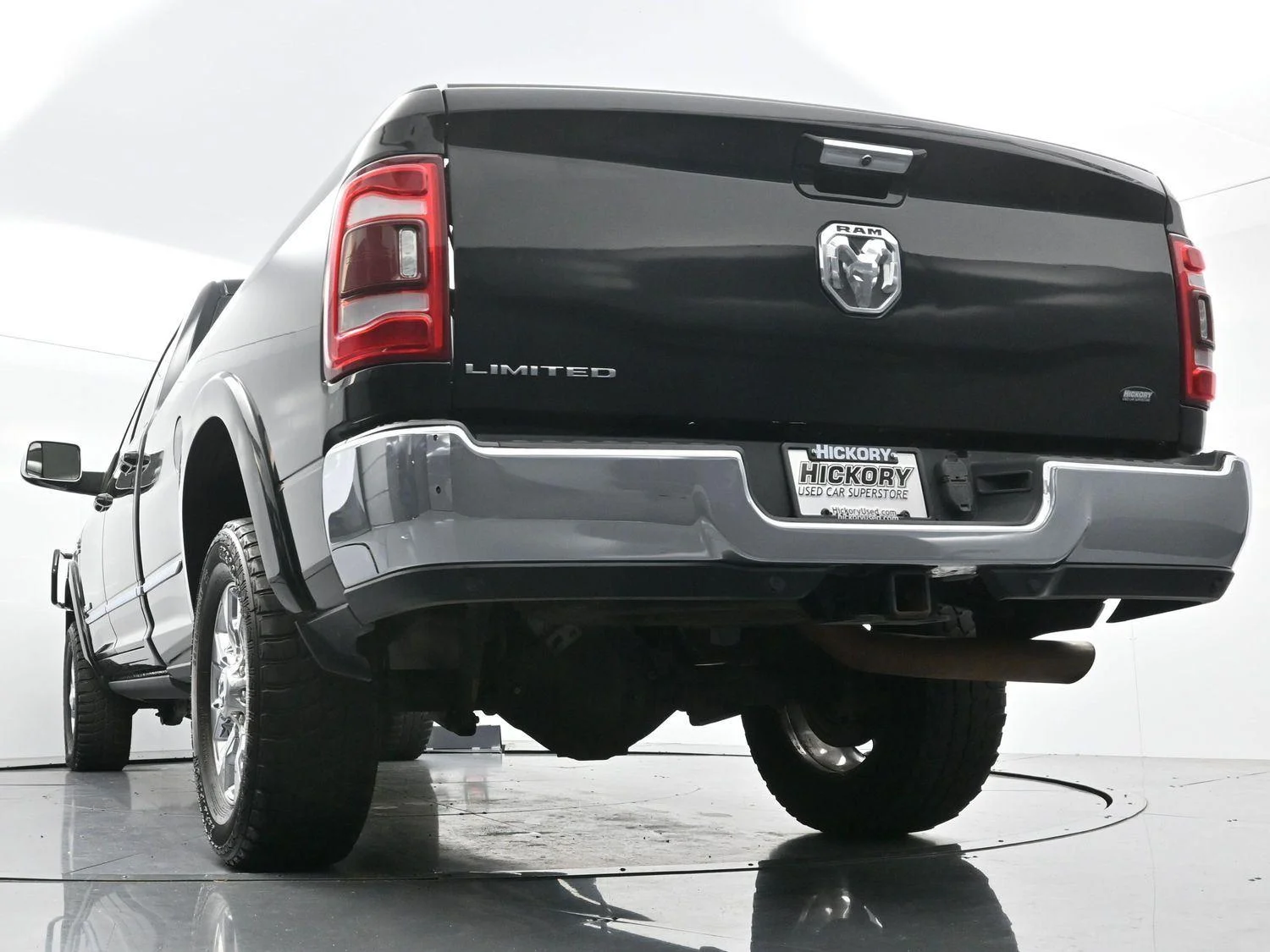 Used 2022 Diamond Black Crystal Pearlcoat Ram Limited image 41