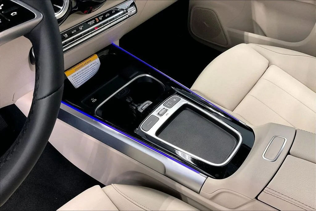 New 2026 Polar White Mercedes-Benz GLB 250 image 19