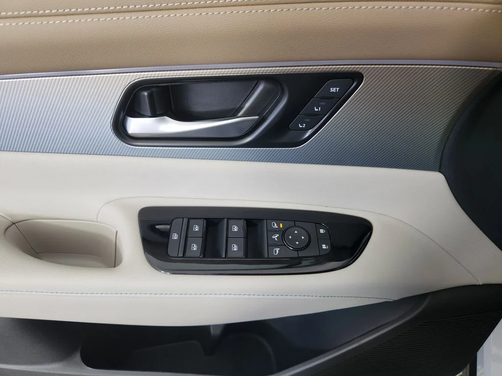 New 2026 White Nissan Platinum image 9