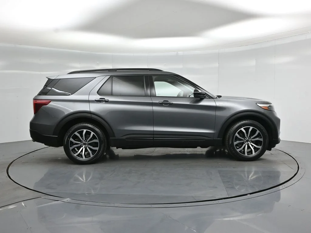 Certified Used 2022 Gray Ford ST-Line image 28