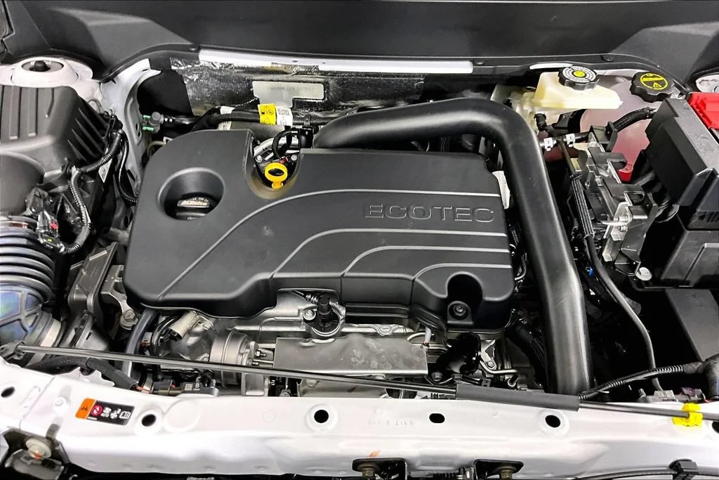 New 2027 Summit White GMC Elevation image 2