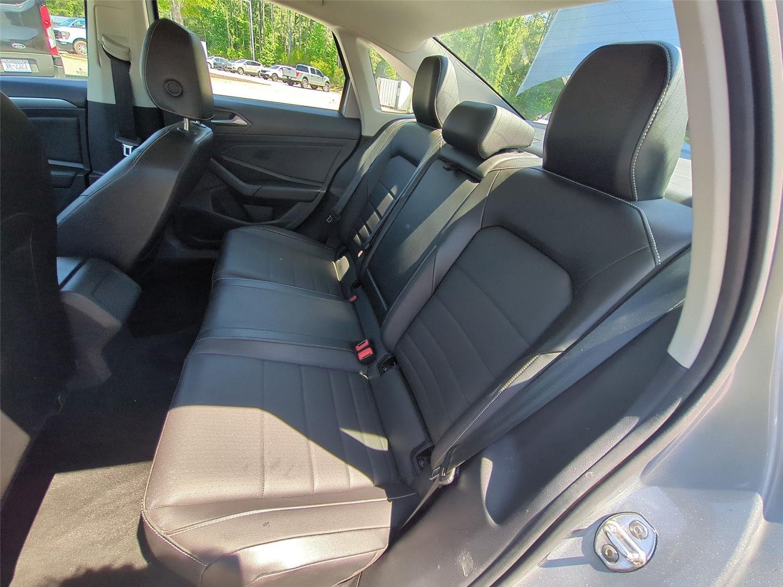 Used 2023  Volkswagen SE image 31