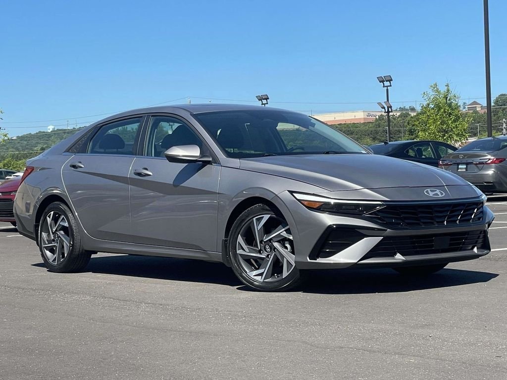 2025 Hyundai Elantra 2.0 SEL Convenience IVT's photo