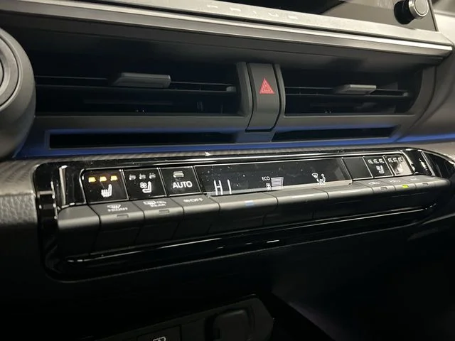 2026 Toyota Prius Limited - Photo 18