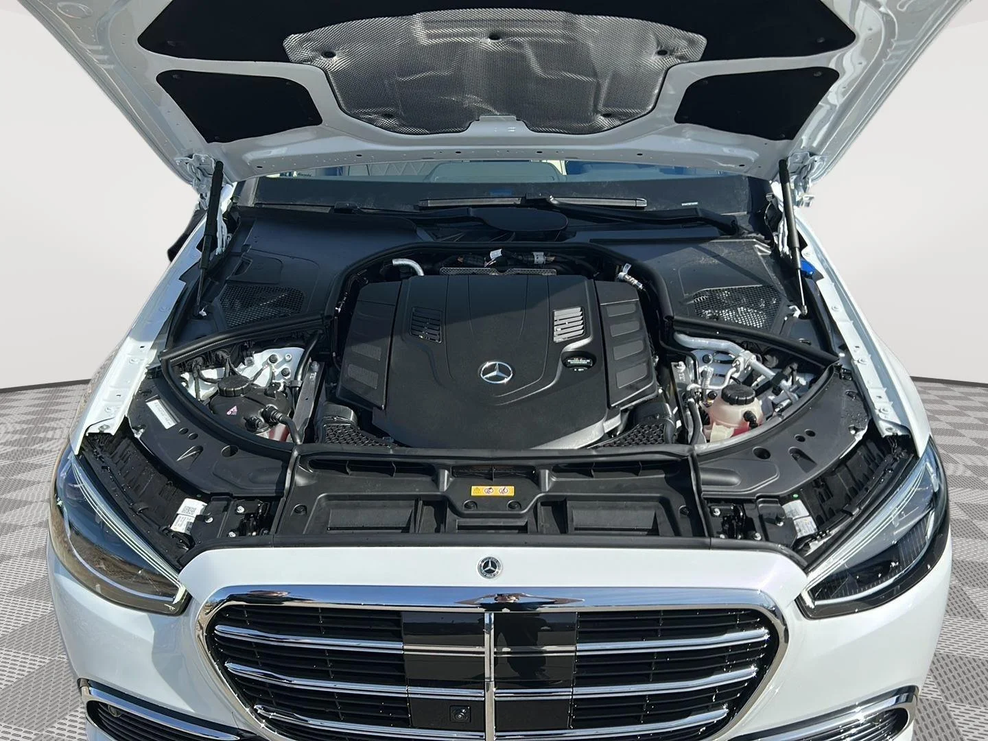 New 2026 MANUFAKTUR Moonlight White Metallic Mercedes-Benz S 580 image 29