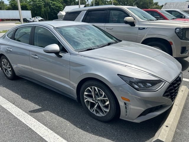 Used 2023 Silver Hyundai SEL image 1