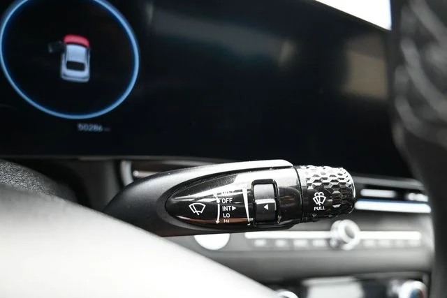 Used 2025 White Hyundai SEL Convenience image 26