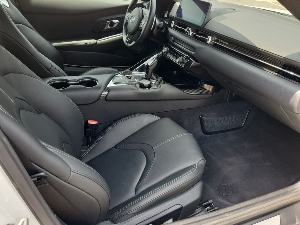Used 2021 White Toyota 3.0 image 19